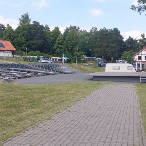 Zamki, pałace – road trip wokół Jezioraka.