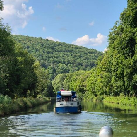 Święto Bastylii w kanale.
