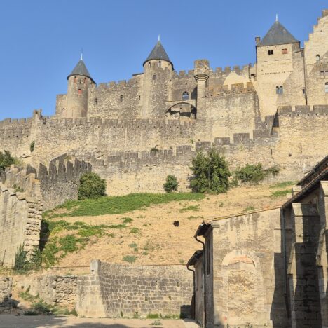 Homps-kiedyś stawał tu dyliżans wodny a dzisiaj my.